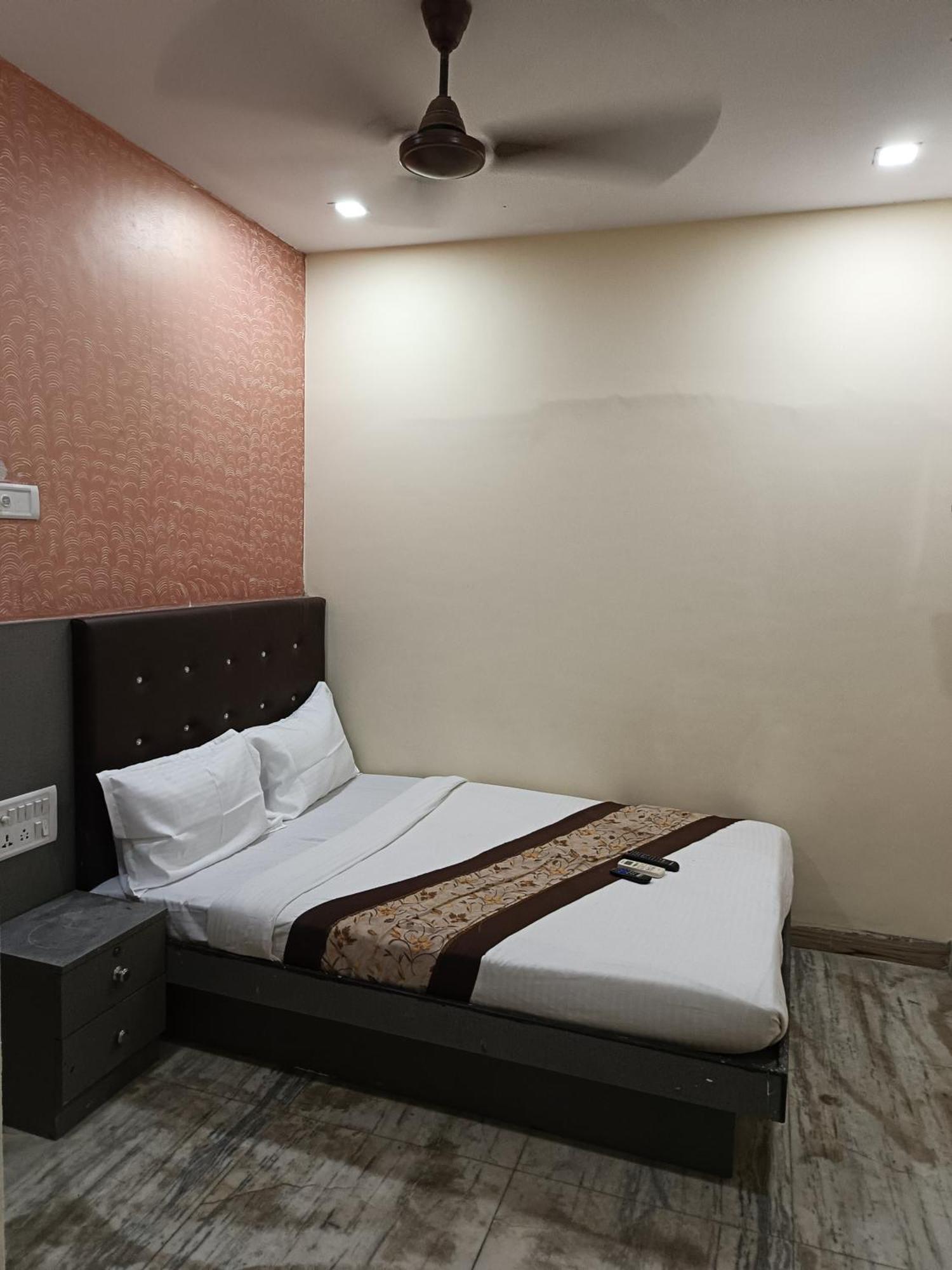 Hotel Urban Comfort Bombay Esterno foto